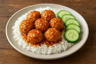 Hình ảnh Cơm gà viên sốt mắm tỏi 