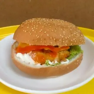 Hình ảnh Hamburger tôm tẩm bột rán + ly coca