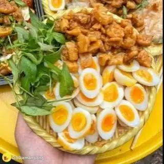 Hình ảnh Bánh Tráng Cuốn Trộn Tóp Mỡ 