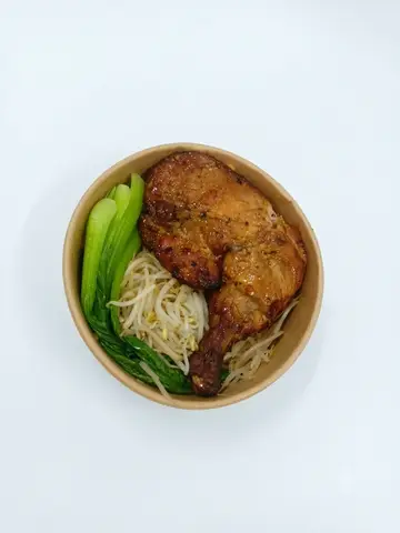 Hình ảnh Mì trộn đùi gà góc tư