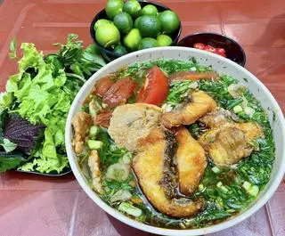 Hình ảnh Bánh đa (đỏ) cá 