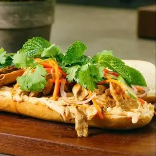 Hình ảnh Bánh mì Gà xé
