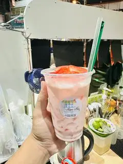 Hình ảnh Sữa chua lắc dâu tây