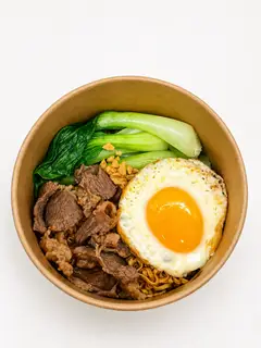 Hình ảnh Mì Trộn Bò xào + Trứng ốp La Lòng Đào 