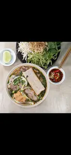 Hình ảnh Tô Bún bò tái tặng 1 chai nước sâm bông cúc táo đỏ hạt chia