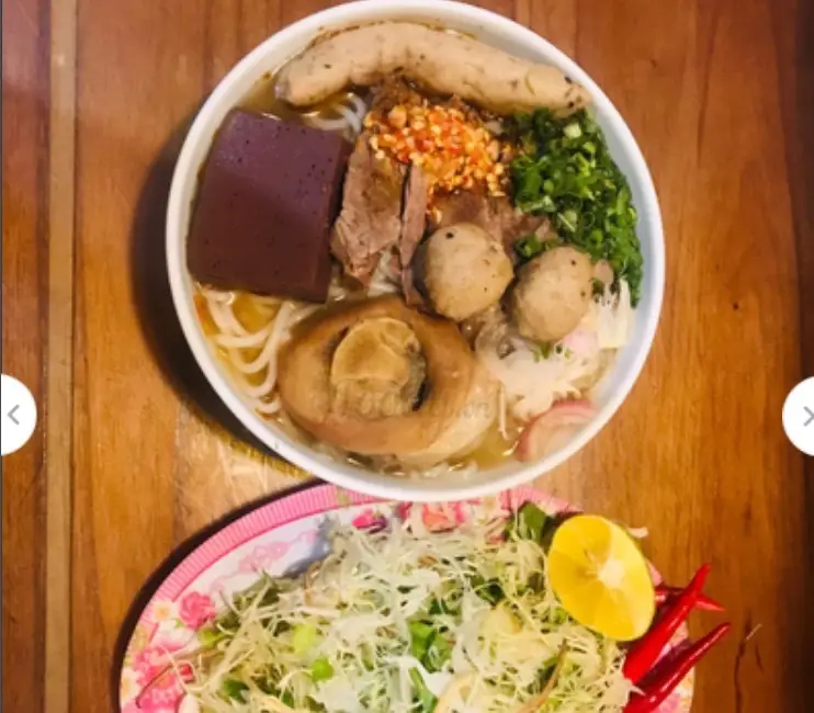 Hình ảnh Bún bò Huế tô đặc biệt