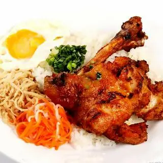 Hình ảnh Cơm tấm đùi gà nướng - trứng