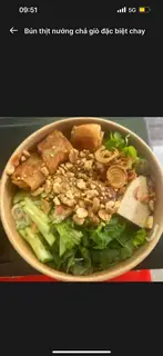 Hình ảnh Bún thịt nướng chả giò đặc biệt chay
