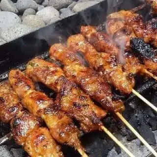 Hình ảnh Thịt xiên nướng nóng hổi