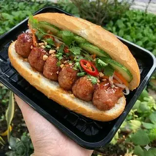 Hình ảnh Bánh mì Nem Nướng thơm lừng