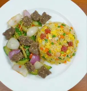Hình ảnh Cơm Chiên Bò Xào Dưa Leo 