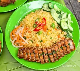 Hình ảnh cơm thịt ba rọi chiên giòn 