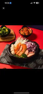 Hình ảnh Mì kim chi cá hồi
