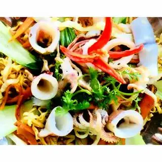Hình ảnh Mì gói xào mực