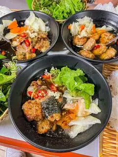 Hình ảnh Bún Chả chấm -Nem Rán-Trà Đào