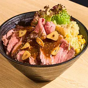Hình ảnh Cơm Thịt Bò Tái Đặc Biệt 絶品ローストビーフ