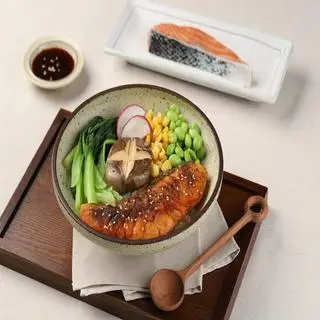 Hình ảnh Cơm cá hồi chiên kèm súp
