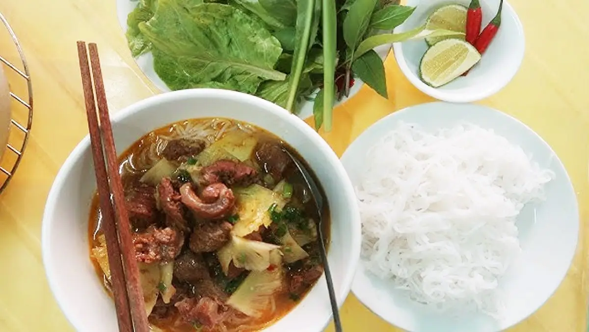 Hình ảnh Bún bò nạm gân