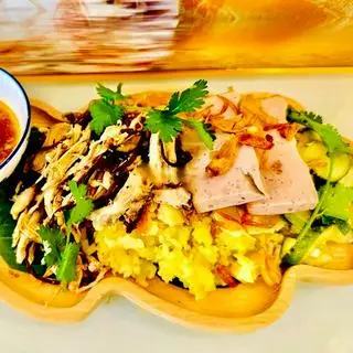 Hình ảnh Xôi xéo gà xào chả quế