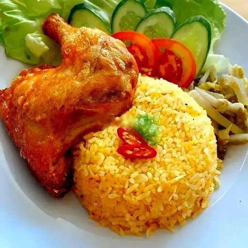 Hình ảnh Cơm chiên đùi gà trung
