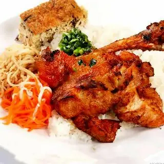Hình ảnh Cơm tấm đùi gà nướng - chả trứng