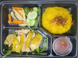Hình ảnh Cơm gà chặt