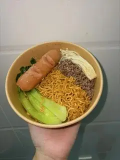 Hình ảnh  mì trộn xúc xích thịt bò