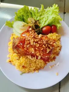 Hình ảnh Cơm gà má đùi Mắm tỏi Tặng kèm canh rong biển