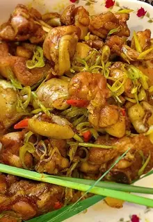 Hình ảnh Cơm Gà Kho Sả Ớt 