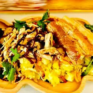 Hình ảnh Xôi xéo thịt kho tàu gà xào