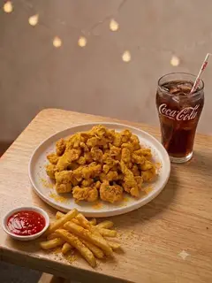 Hình ảnh Gà viên lắc phô mai + khoai + coca