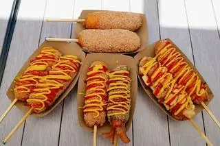 Hình ảnh hot dog xúc xích phomai 