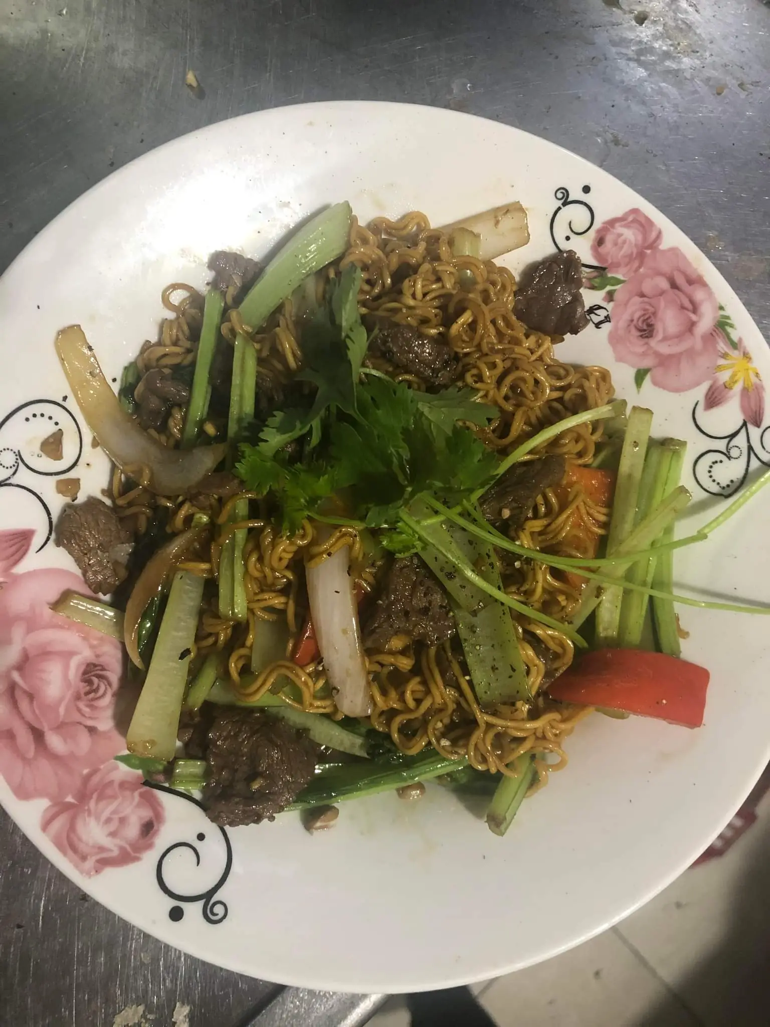 Hình ảnh Mì gói xào thập cẩm