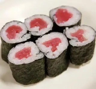 Hình ảnh Sushi Maki Cá Ngừ 6 viên