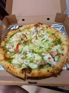 Hình ảnh Pizza hải sản sốt pesto