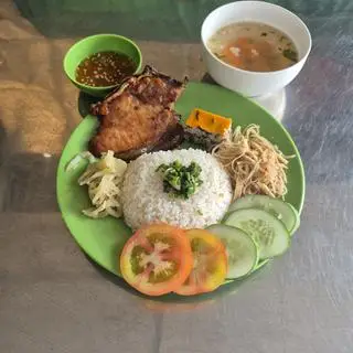 Hình ảnh Cơm tấm sườn bì chả