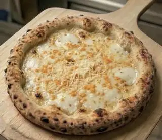 Hình ảnh pizza phô mai (size 23cm)
