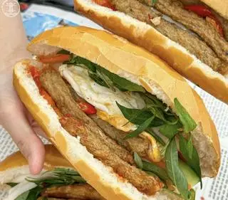 Hình ảnh bánh mì chả trứng