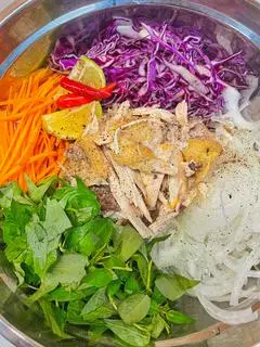Hình ảnh Gỏi Gà Bắp Cải ( nửa con )