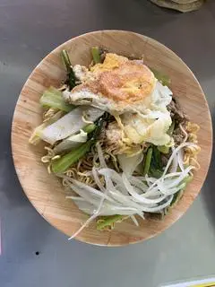 Hình ảnh mì xào bò + trứng