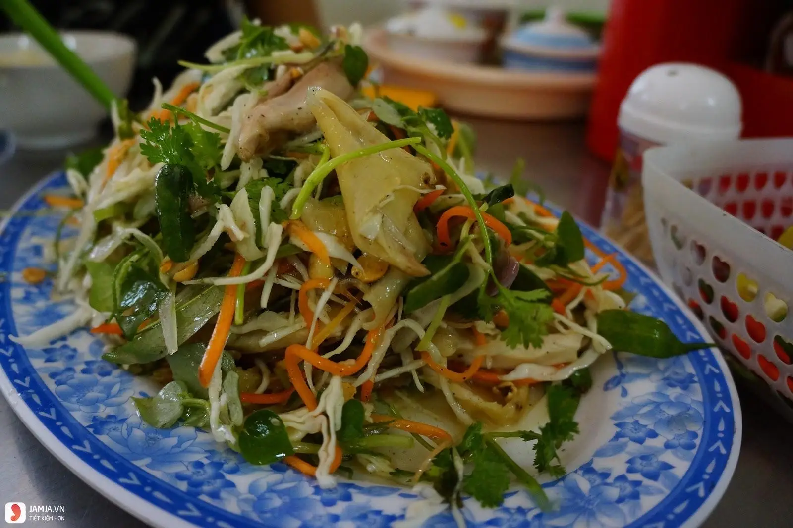 Hình ảnh Gỏi gà xé bóp rau