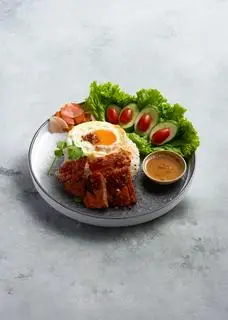 Hình ảnh Cơm Sườn Trứng Ốp La