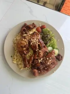 Hình ảnh Cơm Gà Má Đùi + Da Gà Mắm Tỏi