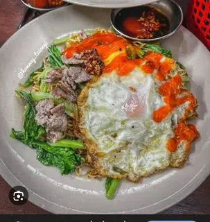 Hình ảnh mì xào bò + trứng