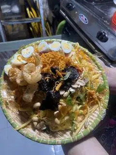 Hình ảnh Bánh tráng trộn da heo