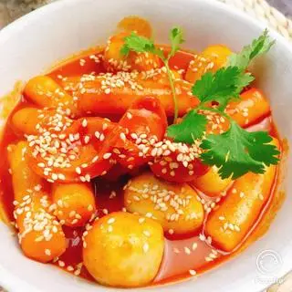 Hình ảnh Tokbokki chả cá sốt cay