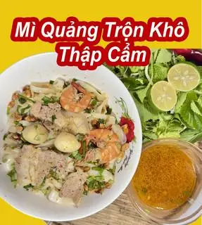 Hình ảnh Mì Quảng trộn phố hội thập cẩm