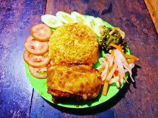 Hình ảnh Má Gà Sốt Mắm Tỏi