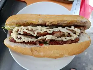 Hình ảnh Bánh mì tôm thịt chiên + Phô Mai