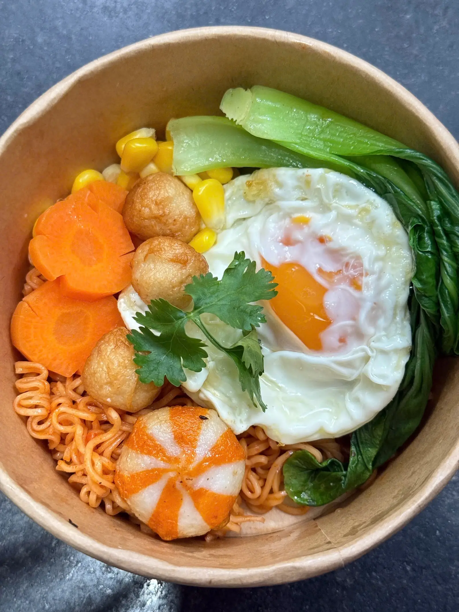 Hình ảnh Mì trộn trứng - cá viên